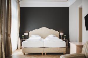Postel nebo postele na pokoji v ubytování Hotel Adria + 37 fotografií