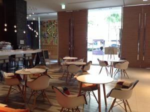 Restaurace v ubytování FX INN Kaohsiung Zhonghua Road Branch + 26 fotografií