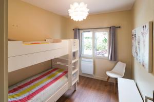 Ένα ή περισσότερα κρεβάτια σε δωμάτιο στο Villa avec piscine privée à la campagne proche de la mer sud de la France +20 φωτογραφίες