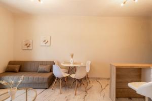 Afbeelding uit fotogalerij van G C Luxury Apartments in Nikiti