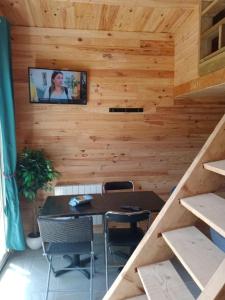 Televisyen dan/atau pusat hiburan di chalet tout confort