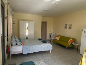 Postel nebo postele na pokoji v ubytování Lotus Sea View Apartments