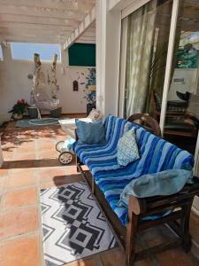 Posezení v ubytování Andalusian Delight Family Villa with 3 bedrooms with Amazing mountains Views