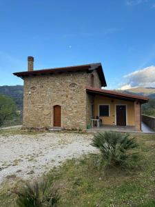 a small stone house with a table in front of it at Casa vacanze La Cascina di Caterina in Castellabate