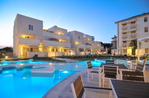 Bazén v ubytování Marina Palace Hotel 4 stelle S nebo v jeho okolí