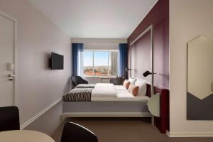 A bed or beds in a room at Comwell Aarhus Dolce by Wyndham