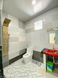 Et badeværelse på Nhà nghỉ Lý Hùng - Ly Hung Guest House