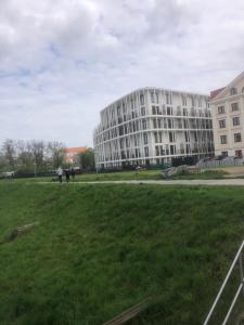 Το κτήριο όπου στεγάζεται  το διαμέρισμα