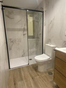 Ένα μπάνιο στο Apartamento en la playa Malpica de Bergantinos