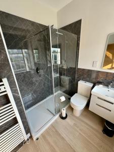 Grindal Studio Apartments - Newly Opened Luxury Accommodation的一间浴室