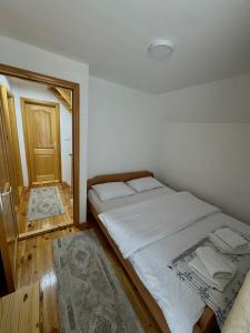 מיטה או מיטות בחדר ב-Guest House SARA