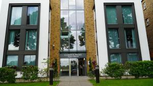 ロンドンにあるCamden Prime ApartHotelの市民科学ワークショップと書かれた看板のある建物