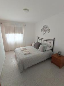Postel nebo postele na pokoji v ubytování Cheyma Home 2ºA, Luminoso apartamento en Alcalá + 19 fotografií