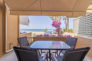 Balkoni atau teres di Dafni's Beachfront Luxury Studios