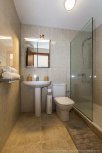 Et badeværelse på La Botavara Apartment