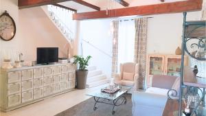 Televízia a/alebo spoločenská miestnosť v ubytovaní Maison avec Jacuzzi et terrasse sur les toits