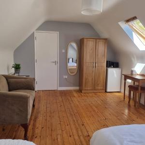 Postel nebo postele na pokoji v ubytování Coppermines Lodge