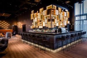 Lounge nebo bar v ubytování Motel One Stuttgart-Feuerbach
