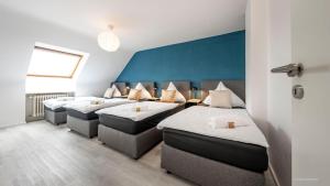 Postel nebo postele na pokoji v ubytování XXL Design-Appartement Gardendesign Boxspring 8 Pers Zwischen Heidelberg und Mannheim