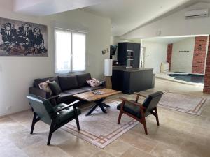 Fotografie z fotogalerie ubytování Maison avec piscine en centre ville v destinaci Vendome