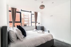 Postel nebo postele na pokoji v ubytování Lovely 1 Bed Central Preston Apartment