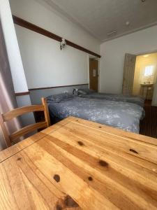 Postel nebo postele na pokoji v ubytování Moonside Rooms