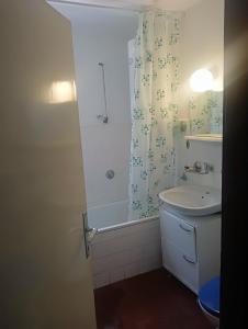 Ένα μπάνιο στο Petronas Apartment +10 φωτογραφίες