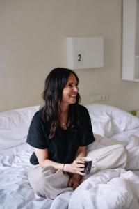 Ein Bett oder Betten in einem Zimmer der Unterkunft 18Arts Hotel - Living in a Gallery!