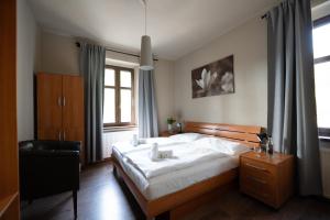 A bed or beds in a room at Penzion a restaurace Bílý Mlýn