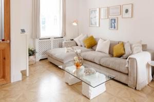 Ruang duduk di Stylish & Comfortable Modern Getaway