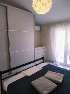 Postel nebo postele na pokoji v ubytování Filikouri Rooms
