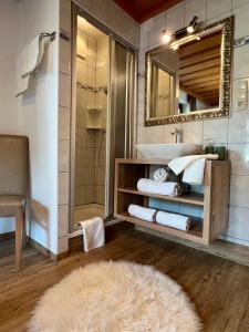 a bathroom with a sink and a mirror and a rug at Frauenmantel mit extra Doppelzimmer in Sankt Johann im Pongau