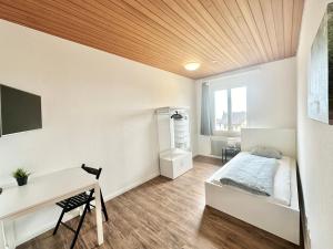 Voodi või voodid majutusasutuse Furnished Living Room in Günsberg Solothurn toas