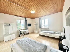 Voodi või voodid majutusasutuse Furnished Living Room in Günsberg Solothurn toas