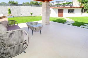 Et opholdsområde på Marina Pool Villa Hanioti 3 bedrooms 8 guests + 32 billeder