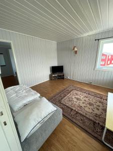 Gallery image of Koselig liten rorbu i Lofoten in Ballstad