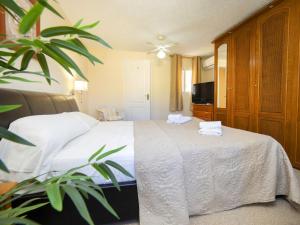 Łóżko lub łóżka w pokoju w obiekcie Holiday Home Bergen by Interhome