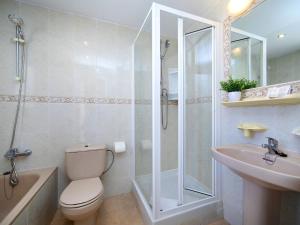 Łazienka w obiekcie Holiday Home Bergen by Interhome