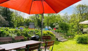Ein Garten an der Unterkunft Ferienhaus Fiete 2