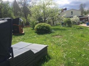 Ein Garten an der Unterkunft Ferienhaus Fiete 2