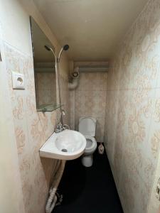 Ένα μπάνιο στο Mirotadze 13, M3 +2 φωτογραφίες