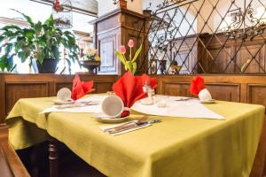 Restaurace v ubytování Metzgerei Gasthof Oberhauser - Hotel zur Post