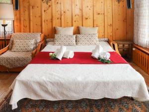 Кровать или кровати в номере Apartment Courtillière 4 by Interhome