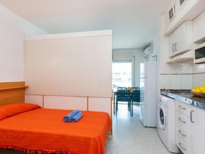 Kuchyň nebo kuchyňský kout v ubytování Studio Calafont 4 by Interhome