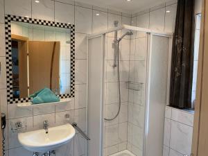 Ένα μπάνιο στο Apartment Apart Garni Wachter-1 by Interhome