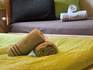 Łóżko lub łóżka w pokoju w obiekcie Apartment Helga-2 by Interhome