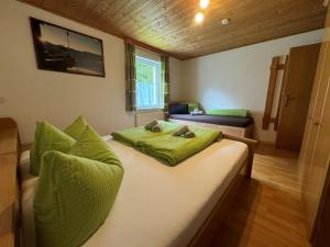 Łóżko lub łóżka w pokoju w obiekcie Apartment Helga-2 by Interhome