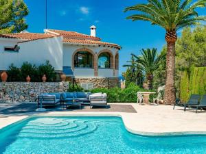 Bazén v ubytovaní Villa Villa Vista Paraiso by Interhome alebo v jeho blízkosti