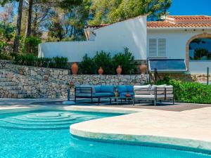 Bazén v ubytovaní Villa Villa Vista Paraiso by Interhome alebo v jeho blízkosti