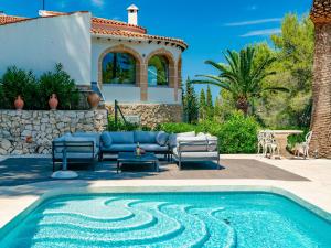 Bazén v ubytovaní Villa Villa Vista Paraiso by Interhome alebo v jeho blízkosti